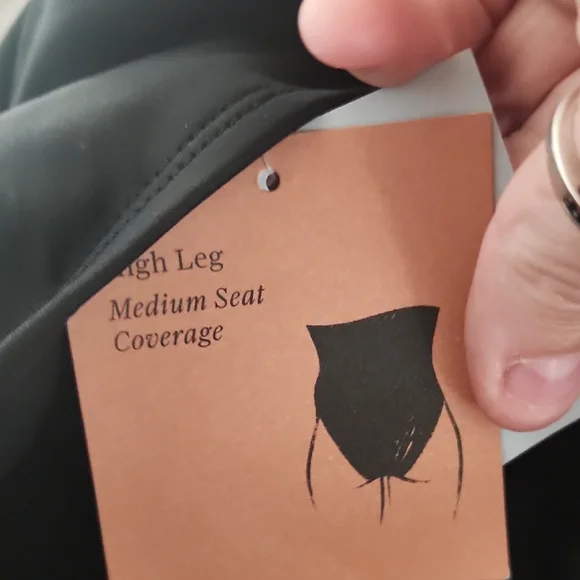 Shade & Shore Black Swimsuit, Size Medium - Picture 4 of 6